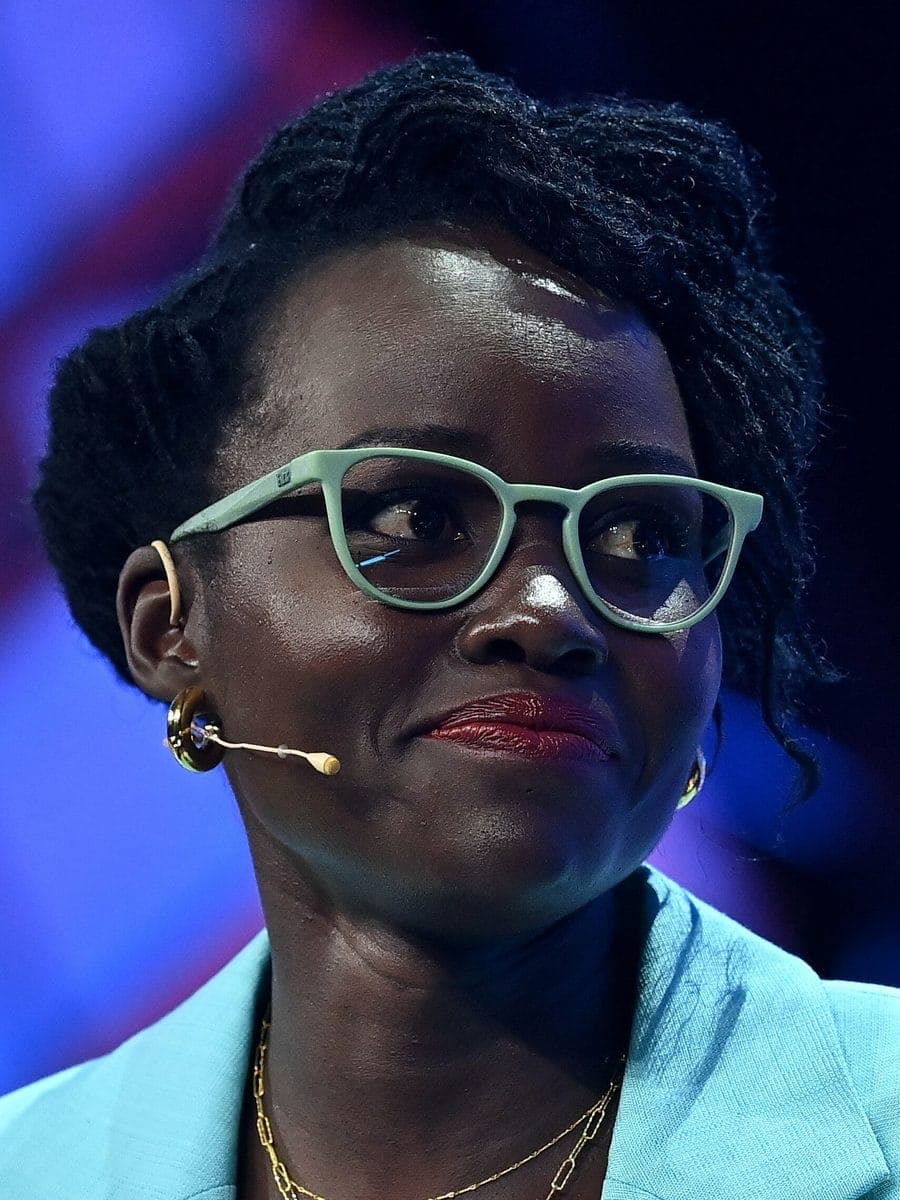 Alternate conference crop — lip statement vs refined mandibular taper.